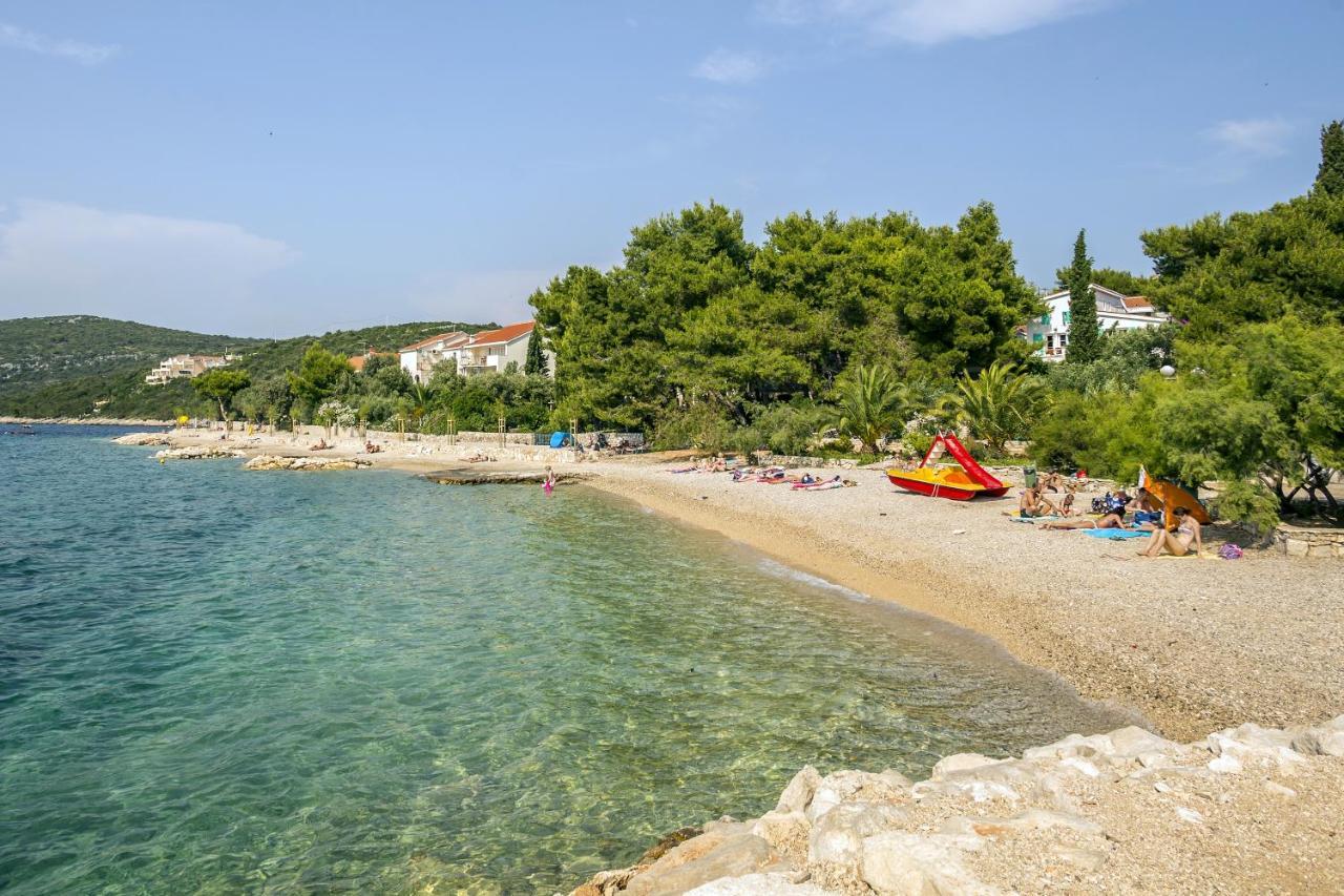 Apartments By The Sea Maslinica, Solta - 14748 Exterior photo