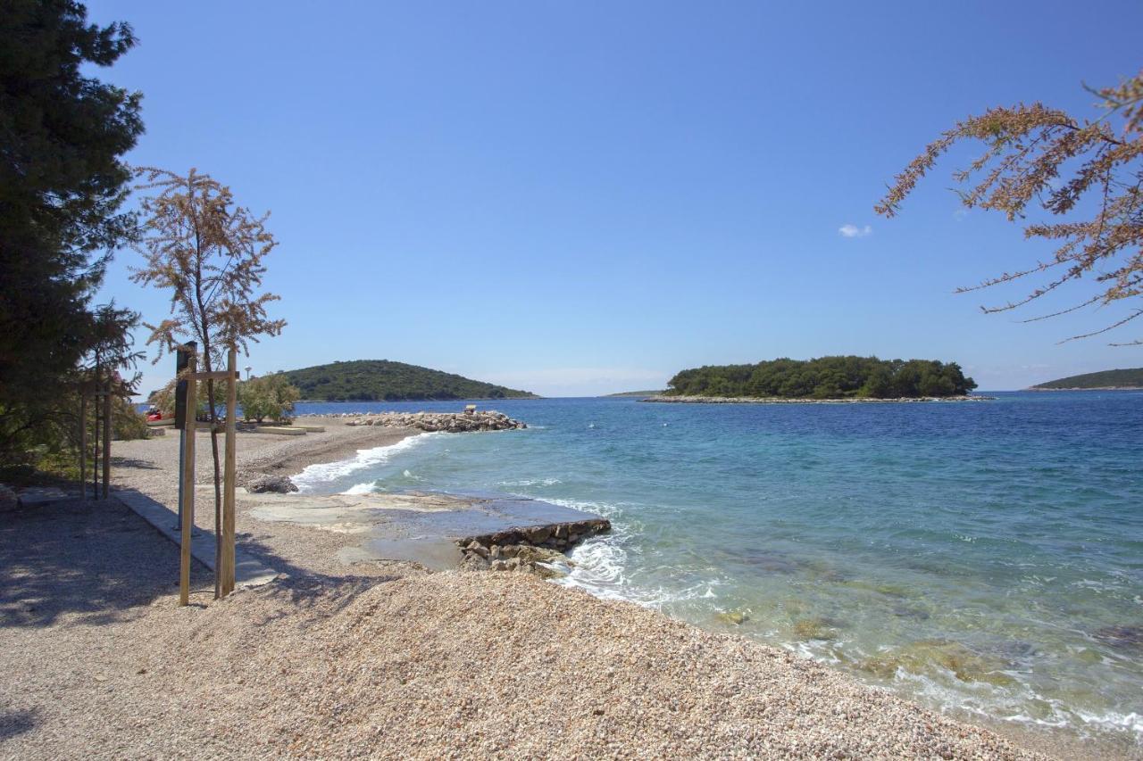 Apartments By The Sea Maslinica, Solta - 14748 Exterior photo